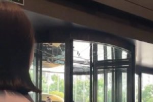 迎面而来的身高太让人震撼了 女篮张子宇/韩旭入住酒店的压迫感